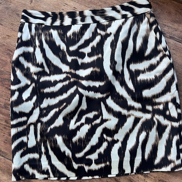 Ann Taylor skirt, animal print, size 2P - Picture 2 of 6